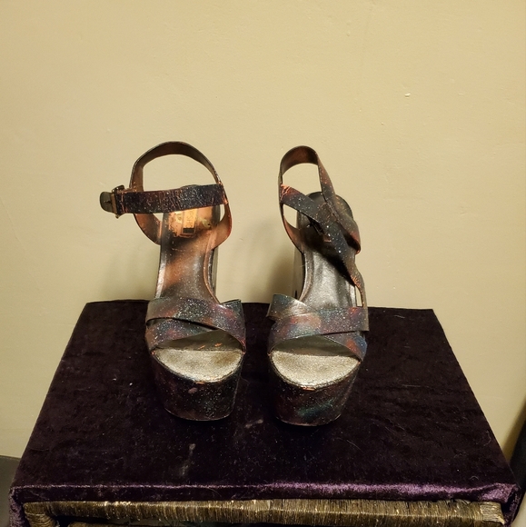 Hand painted galaxy platforms - Picture 5 of 5